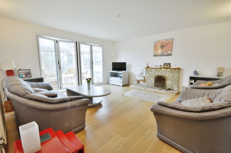 Living room- click for photo gallery